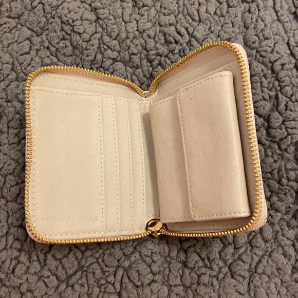Michael Kors Logo Wallet - Picture 2 of 3